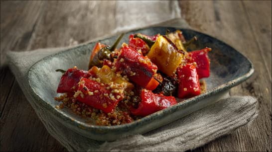 Paprika-Bulgur mit Frischkäse-Sticks