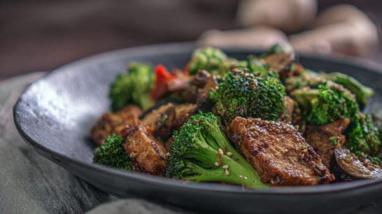 Thai-Brokkoli mit Sesam-Tofu