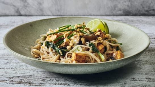 Reisnudeln mit Ei und Tofu